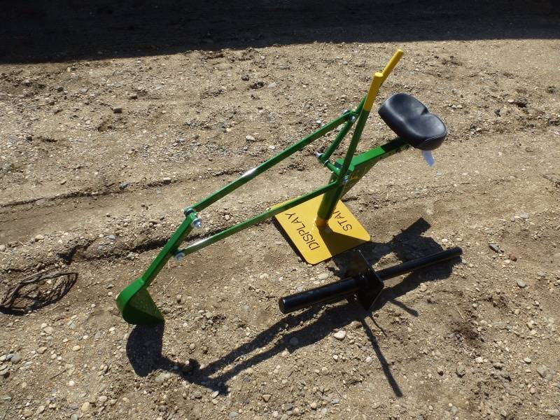 lot 10 image: John Deere Youth Backhoe