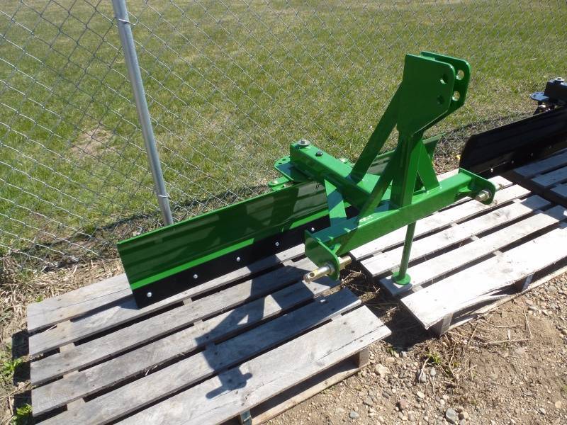 lot 9 image: John Deere 3 Point Blade