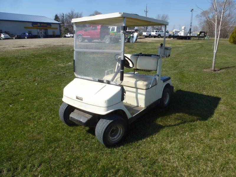 lot 8 image: Yamaha Golf Cart