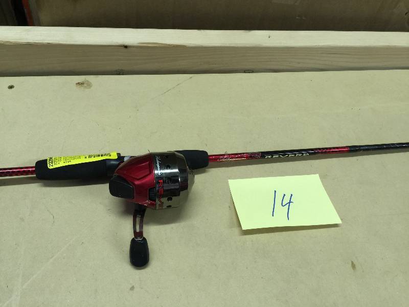 lot 14 image: Shakespeare Reverb 56 Medium Action 2 Piece Casting Rod RRSC-56-2M