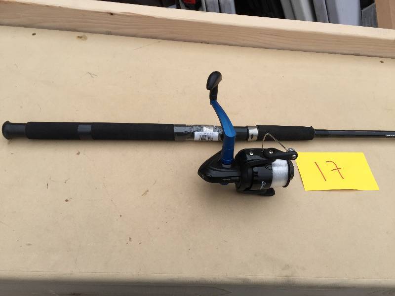 lot 17 image: SHAKESPEARE TIGER 70 2 PC MED CASTING FISHING RODS (TGRBLKSP70-2M)