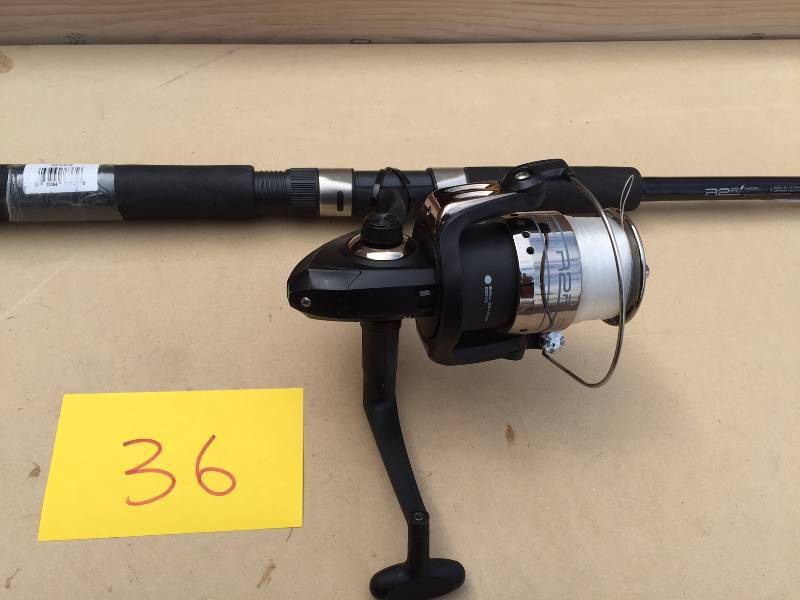 lot 36 image: R2F FISHING ST-802MHS FIFHING POLE kit