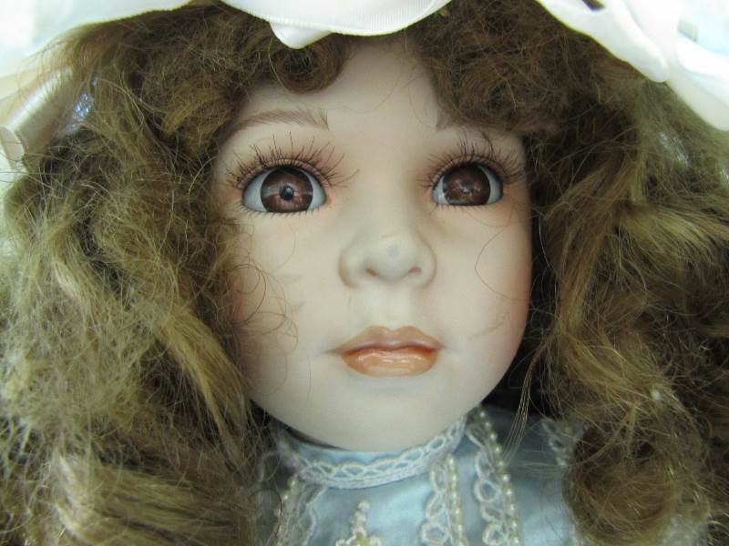 lot 8 image: 2 Porcelain Dolls