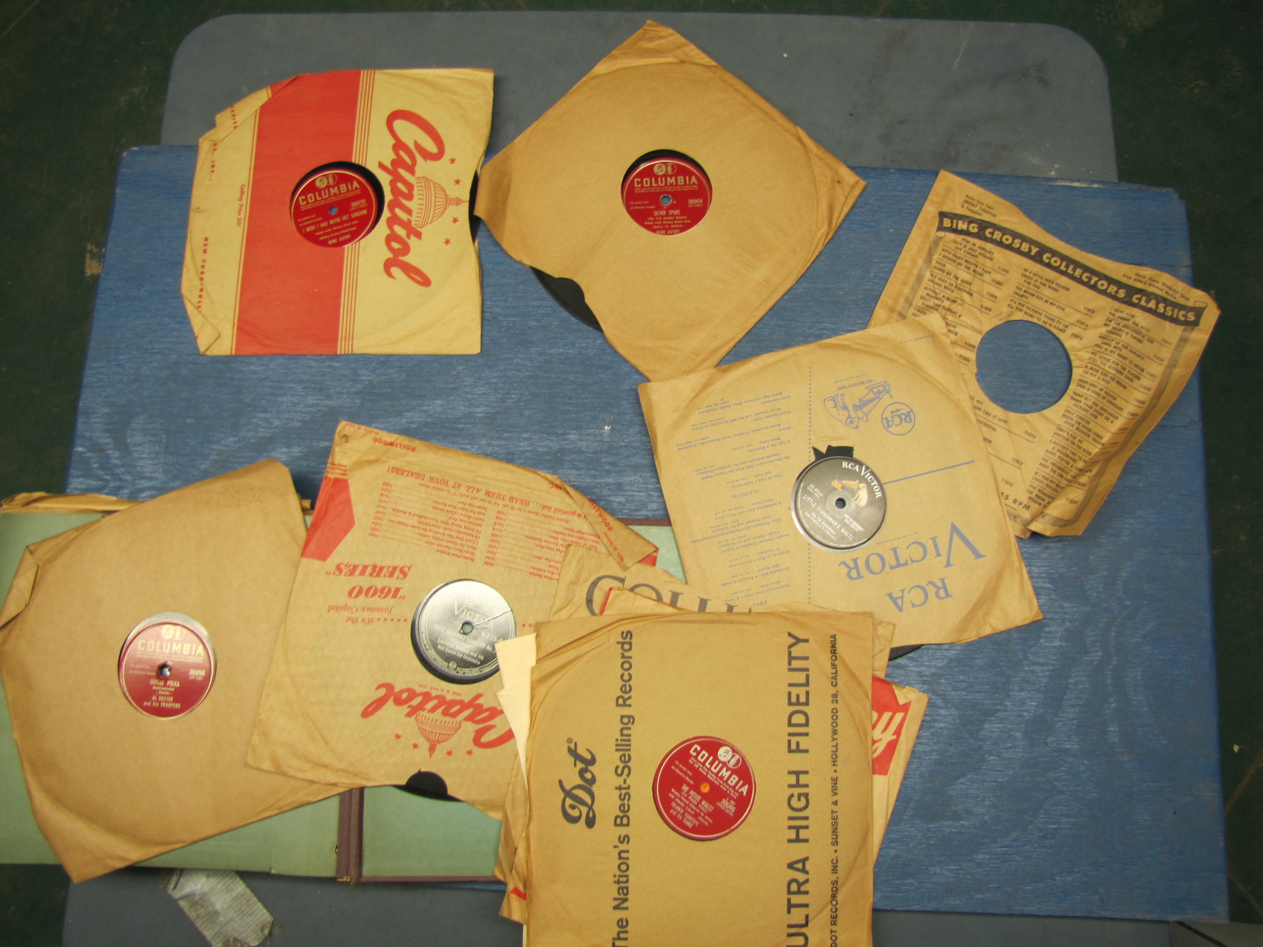 lot 14 image: 1 Book of Record Albums 78s - 3