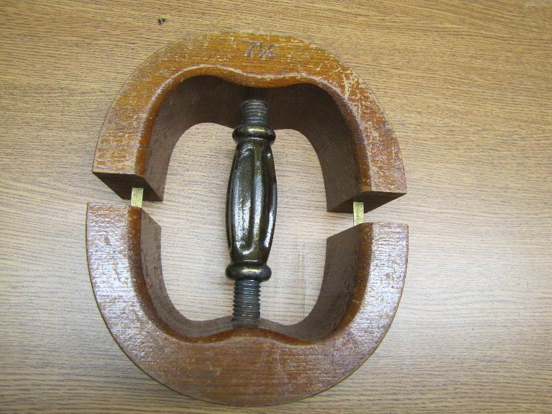 lot 27 image: Hat Stretcher