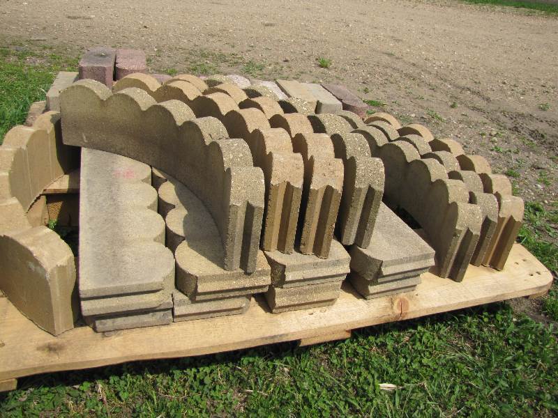 lot 47 image: Assorted Patio Block