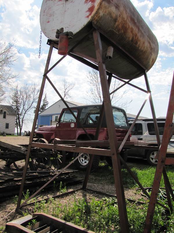 lot 49 image: 250 Gallon Gas Barrel w Stand