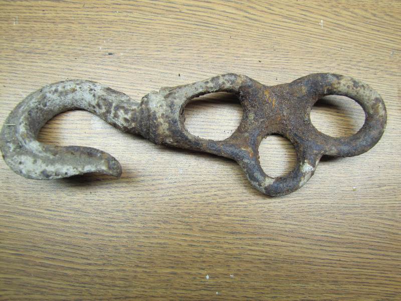 lot 65 image: Unique Hook works with rope system