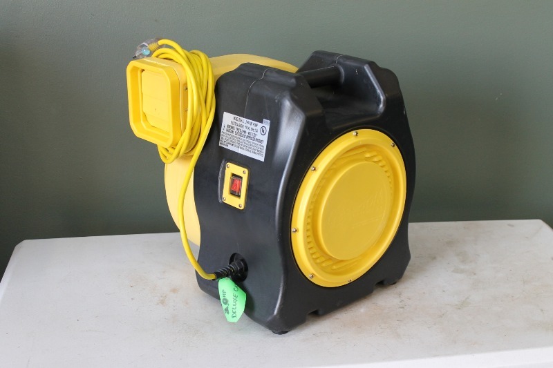lot 13 image: ZOOM XLT Blower - 2HP