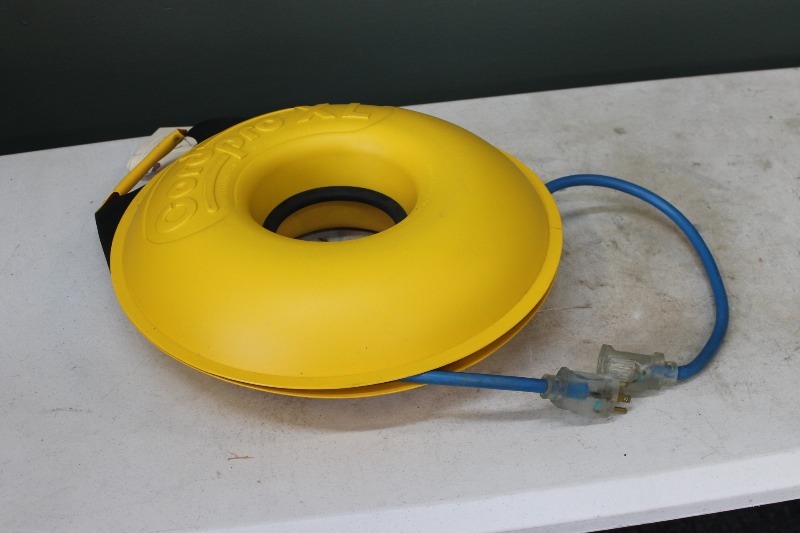 lot 27 image: 100 12 gauge extension cord with CORD PRO XL