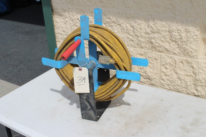 lot 34 image: 100 12 gauge extension cord and reel