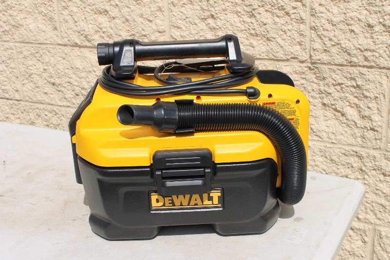 Dewalt corded/cordless Shop Vac Inflatable Bounce House and Slides