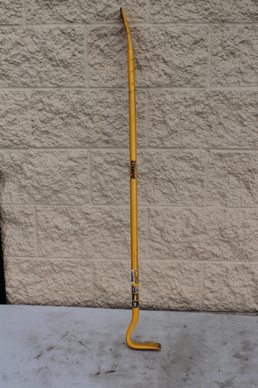 lot 55 image: DeWalt Wrecking Bar