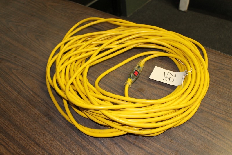 lot 28 image: 100 12 gauge extension cord