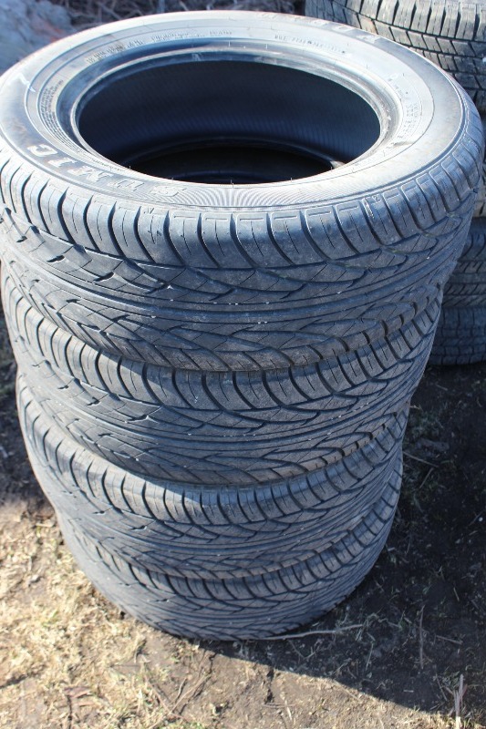 lot 7 image: Set of 4 Tires