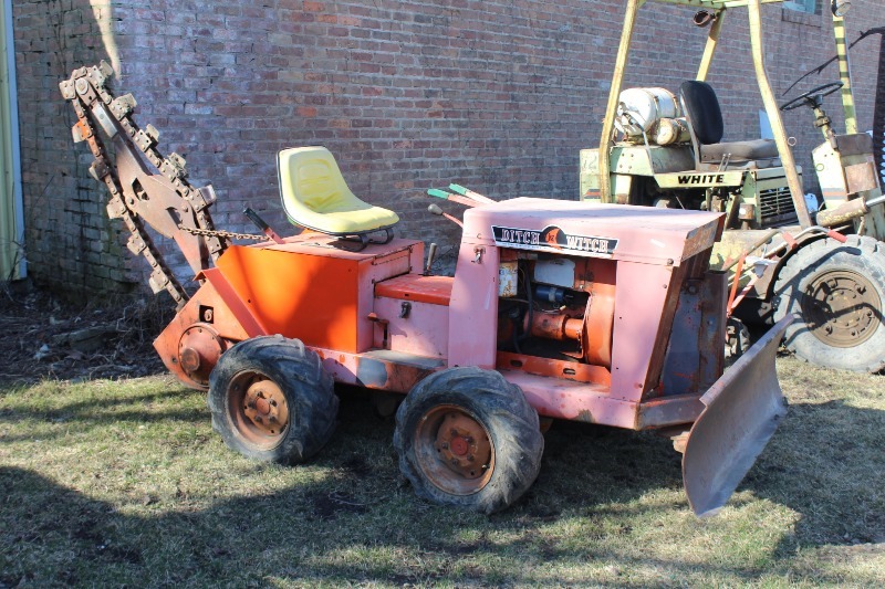 lot 13 image: Ditch Witch