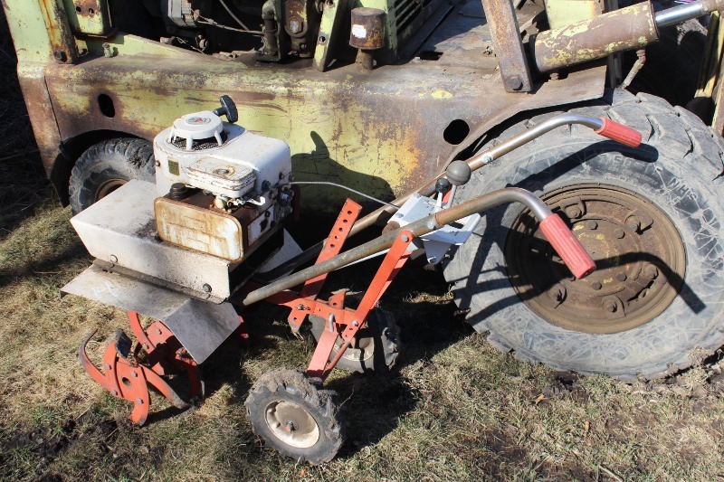 lot 14 image: Garden Tiller