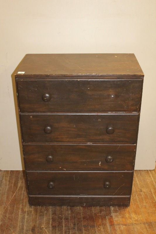 lot 17 image: Dresser