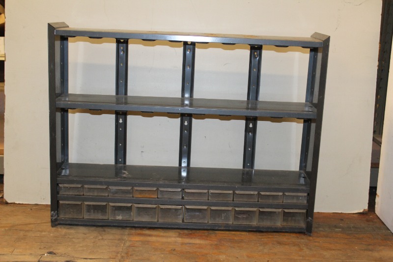 lot 101 image: Shelf