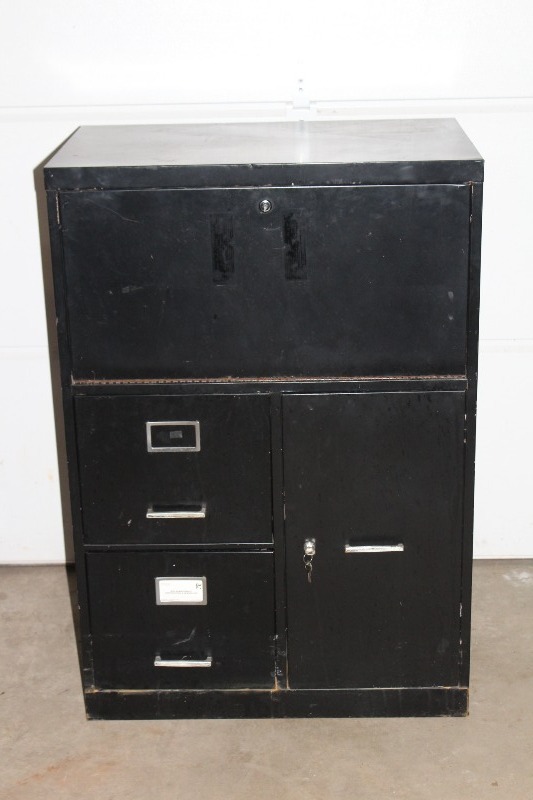 lot 22 image: File Cabinet  Safe