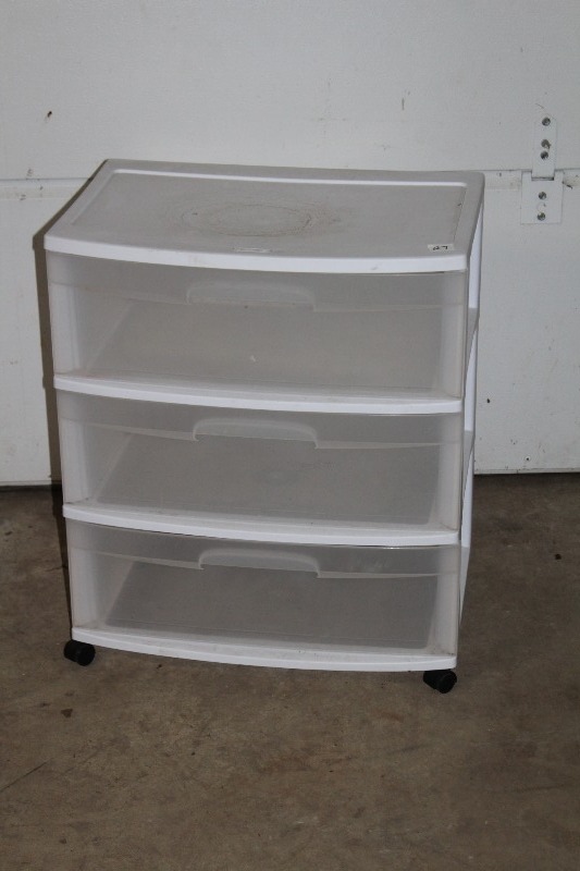 lot 27 image: Plastic 3 Drawer Organizer