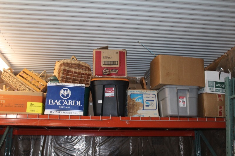 lot 31 image: Contents of Shelf