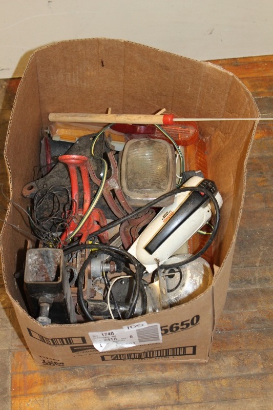lot 105 image: Box of Stuff