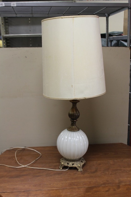 lot 59 image: Lamp
