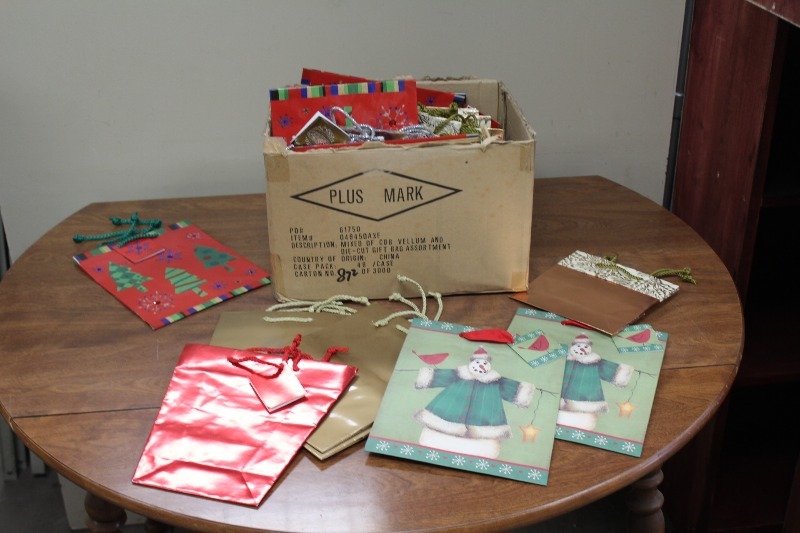 lot 82 image: NEW Gift Bags