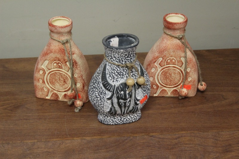 lot 94 image: Pottery