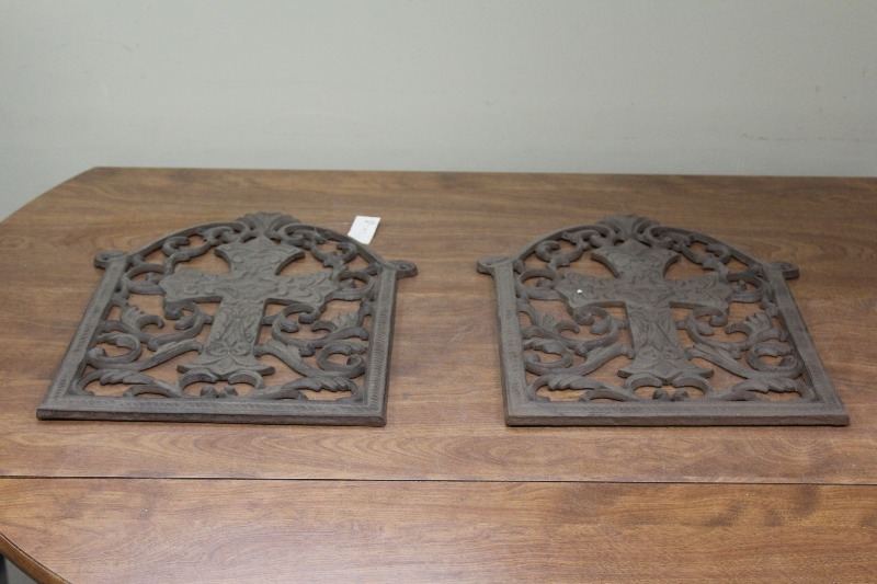 lot 98 image: Heavy Cast Iron Crosses  Pair
