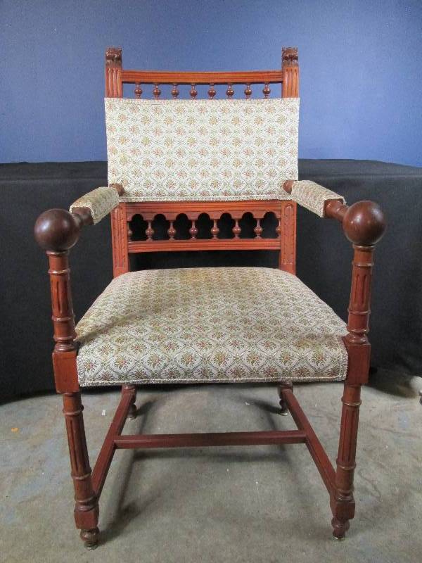 Nice Vintage Chair With Lion Heads