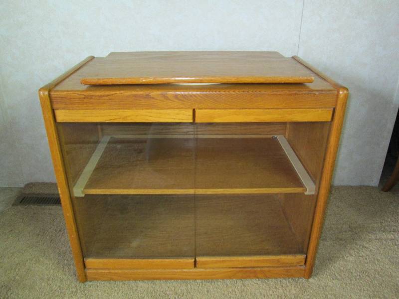 Oak TV Stand on Wheels & Swivel Top