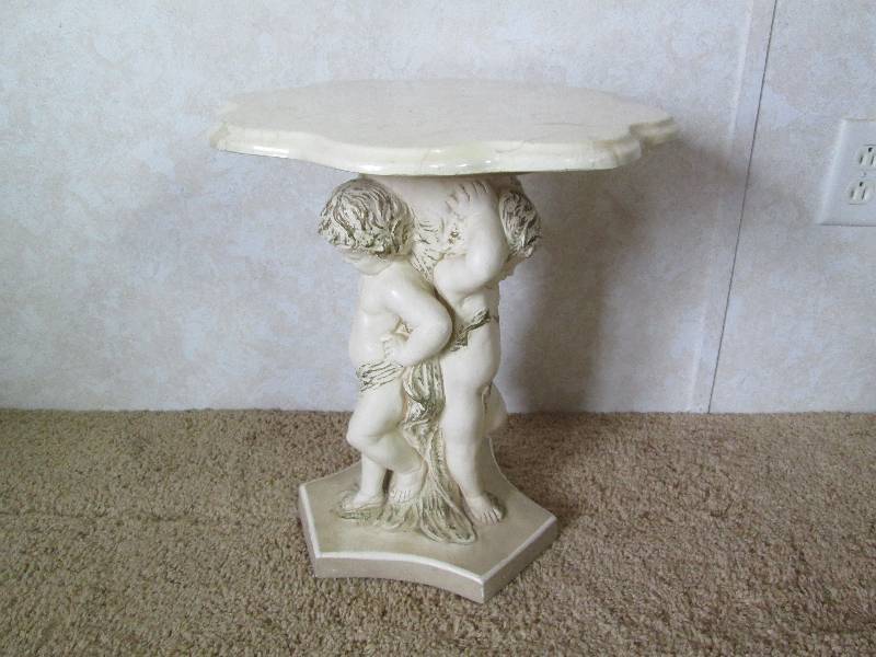 3 Cherubs Table