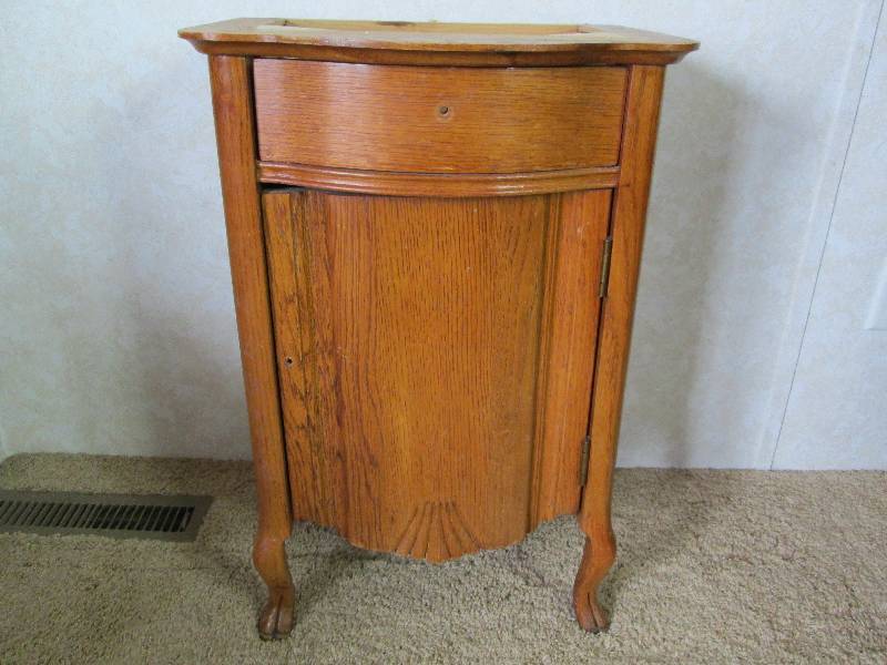 Lexington Oak Commode