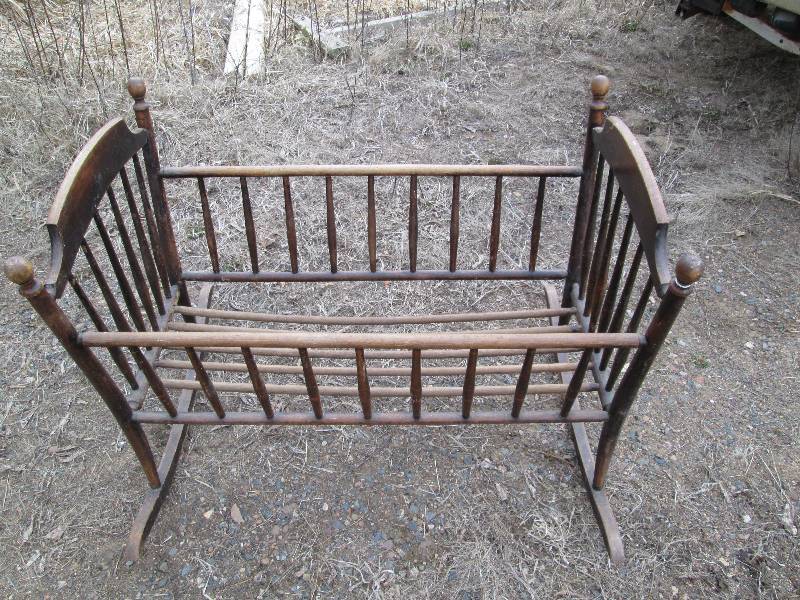 Old Oak Rocking Crib