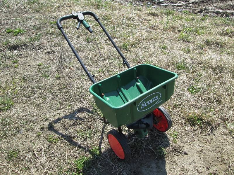 Scotts Broad Cast Spreader