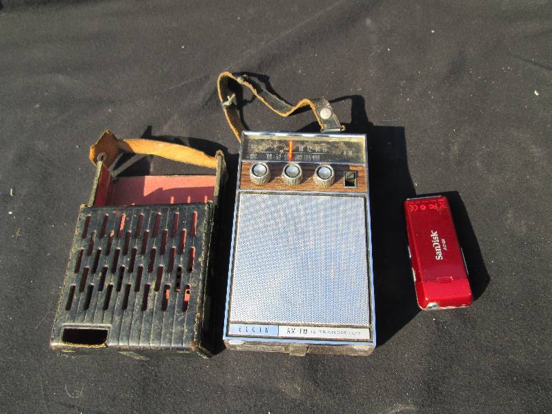 EtGin Transistor Radio & Sansa Recorder