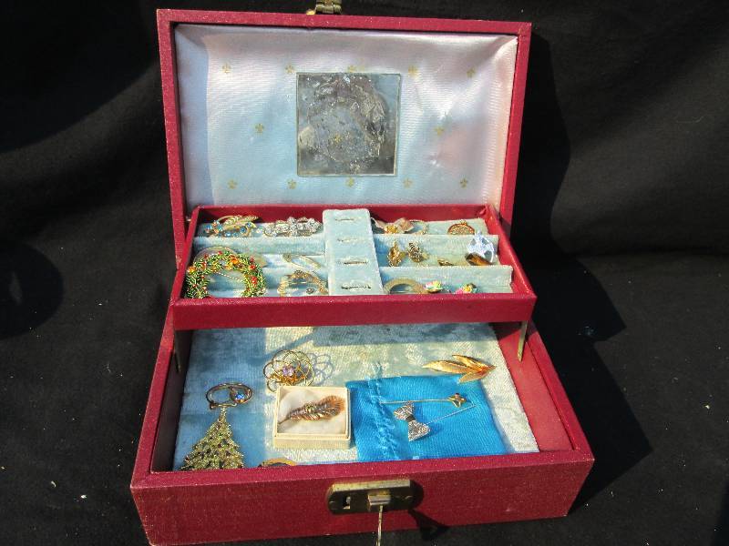 Vintage Jewelry Box
