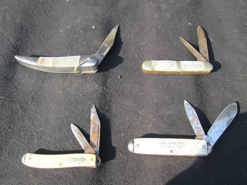 4 Pocket Knifes