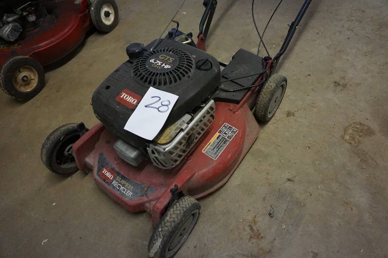 lot 28 image: Toro Super Recylcer GTS Self Propelled  Lawn Mower