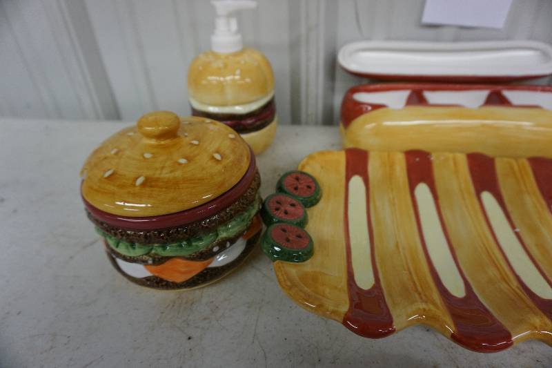 lot 49 image: Ceramic Picnic Set