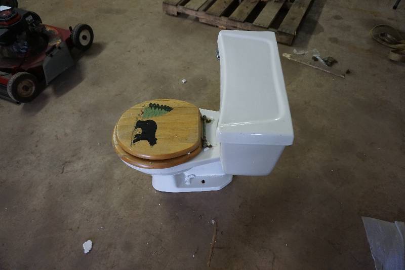 lot 106 image: Ceramic Toilet With Out Door Themed Seat