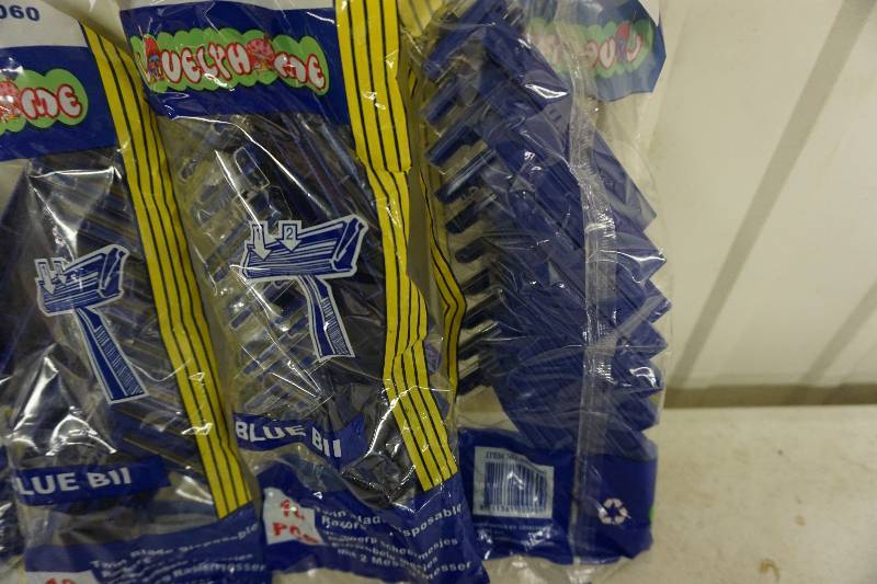 lot 156 image: Lot of 40 Lovely Home Twin Blade Disposable Razor Blades