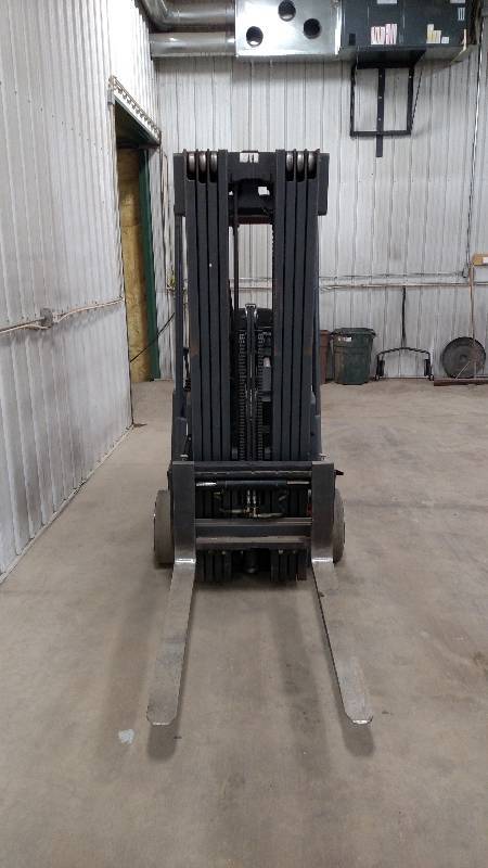lot 1 image: Linde E16 electric forklift