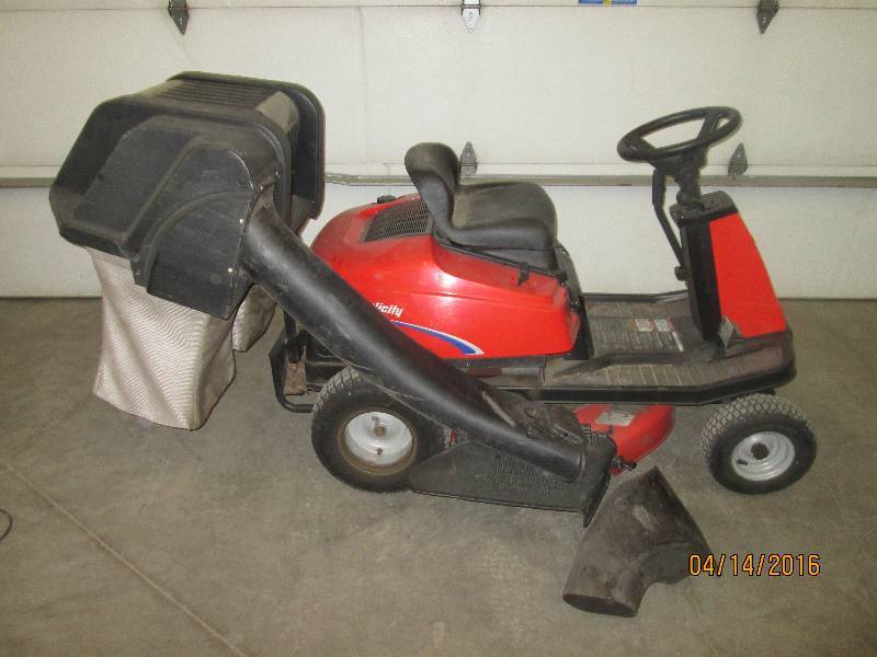lot 1 image: Simplicity Coronet 10.5HP Riding Lawn Mower