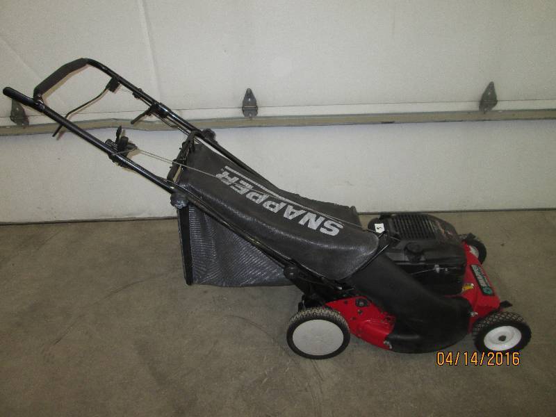 lot 6 image: Snapper 5.5HP Self-Propelled Lawn Mower With Bagger