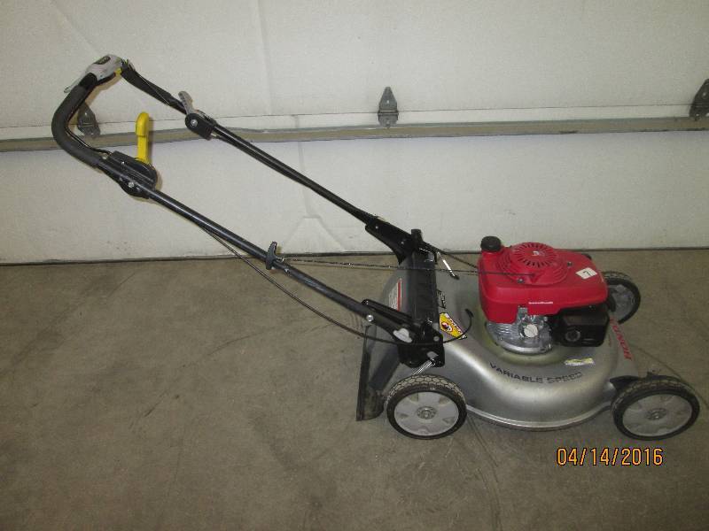 lot 7 image: Honda 21 Push Mower, Runs & Operates