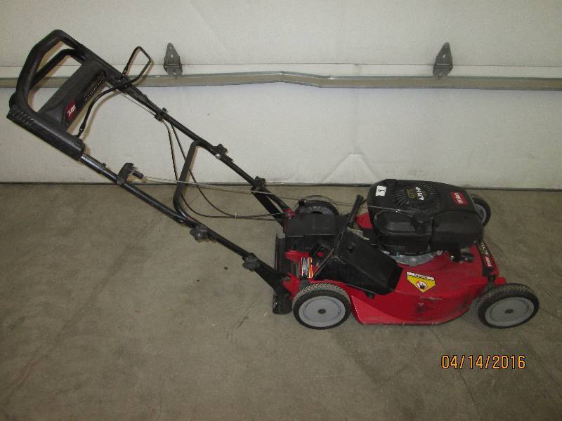 lot 9 image: Toro 6.75HP Self-Propelled Lawn Mower