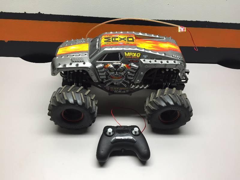 lot 1 image: RC MONSTER TRUCK MAX D